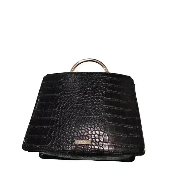 Elegant Black Croc-Embossed Handbag with Gold Accents - Picture 8 of 11